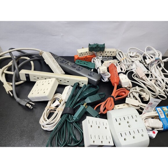 ⚡🔌Power bar With Vintage Lot Of 25 Outlet Electrical Adapters Converters ⚡🔌 - Picture 2 of 7